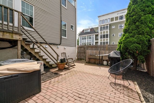 614 E 3rd St 1, Boston, MA 02127