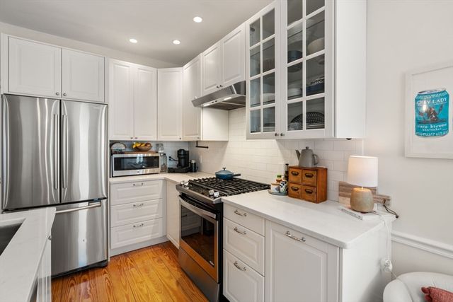 614 E 3rd St 1, Boston, MA 02127