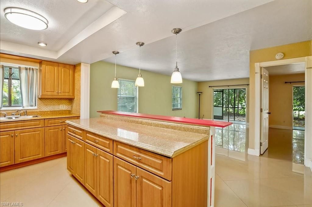 4300 Gulfstream DR # 1B, Naples, FL 34112