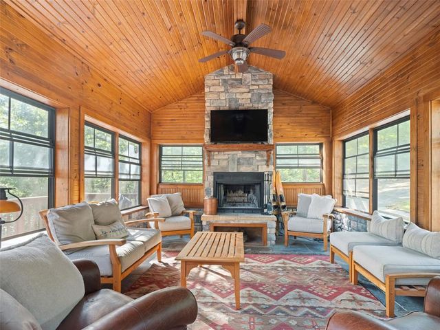 1763 Rose Lane, Eufaula, OK 74432