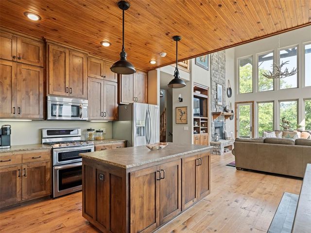1763 Rose Lane, Eufaula, OK 74432