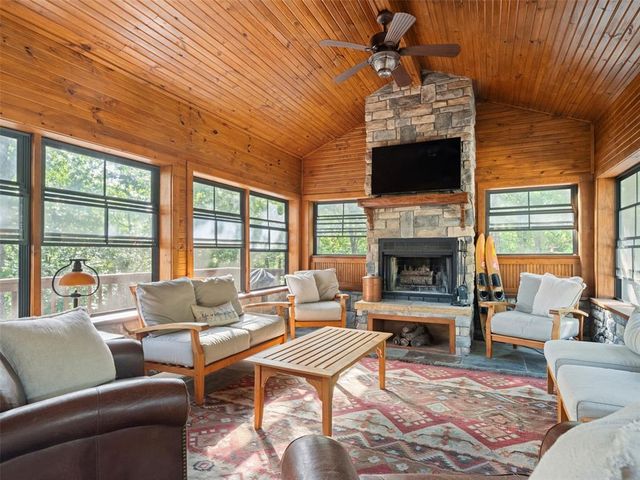 1763 Rose Lane, Eufaula, OK 74432