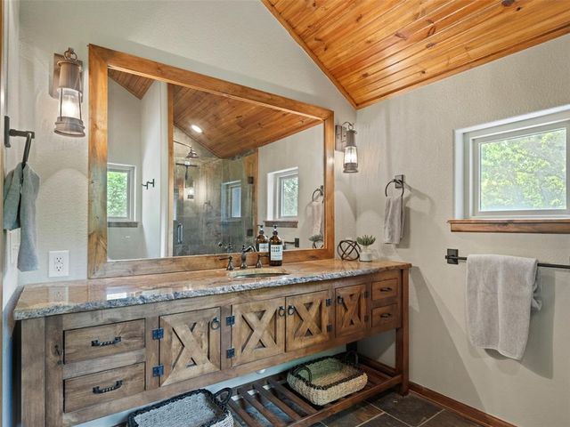 1763 Rose Lane, Eufaula, OK 74432