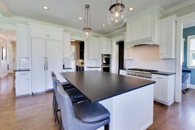 5557 S Stough Street, Hinsdale, IL 60521