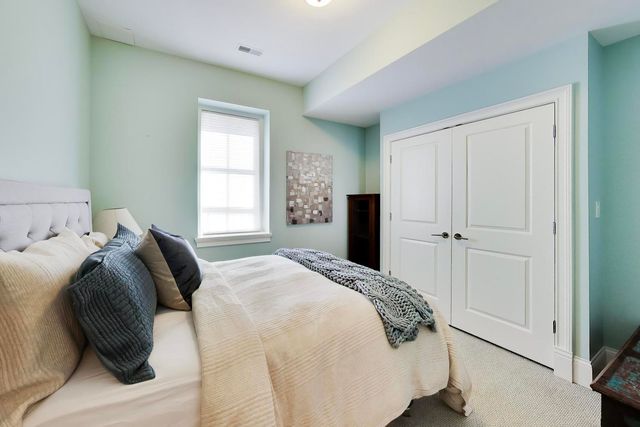 5557 S Stough Street, Hinsdale, IL 60521