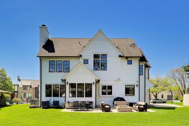 5557 S Stough Street, Hinsdale, IL 60521