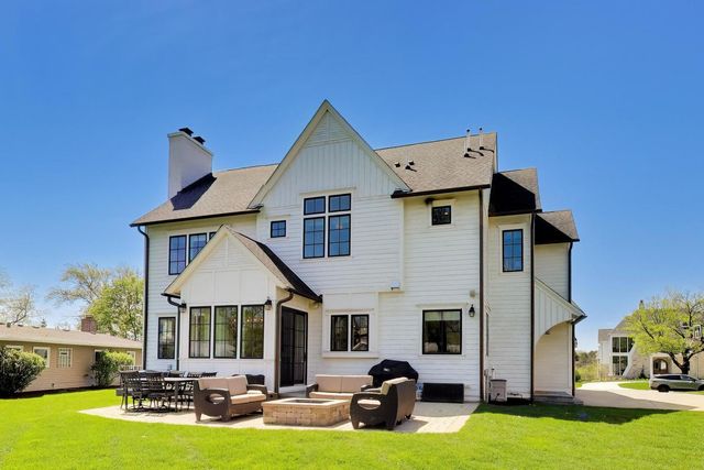 5557 S Stough Street, Hinsdale, IL 60521