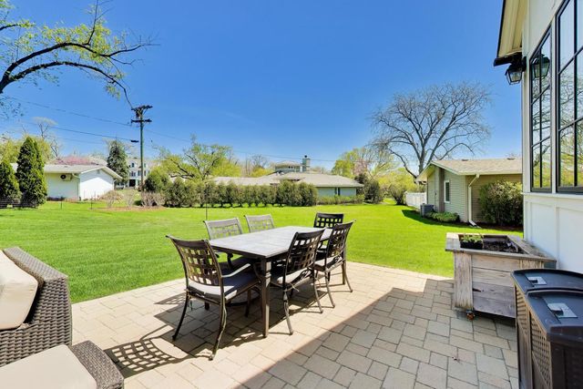 5557 S Stough Street, Hinsdale, IL 60521