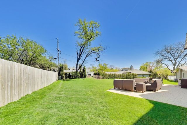 5557 S Stough Street, Hinsdale, IL 60521