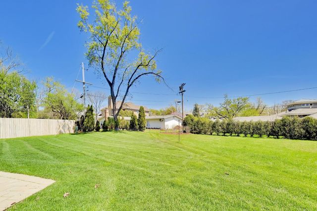 5557 S Stough Street, Hinsdale, IL 60521