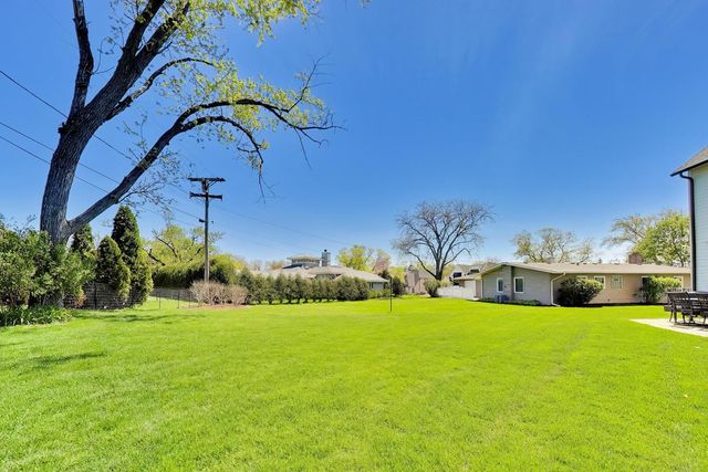 5557 S Stough Street, Hinsdale, IL 60521