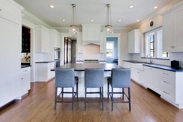 5557 S Stough Street, Hinsdale, IL 60521