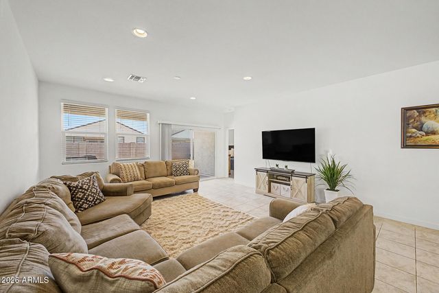 3229 W SHANLEY Avenue, Apache Junction, AZ 85120