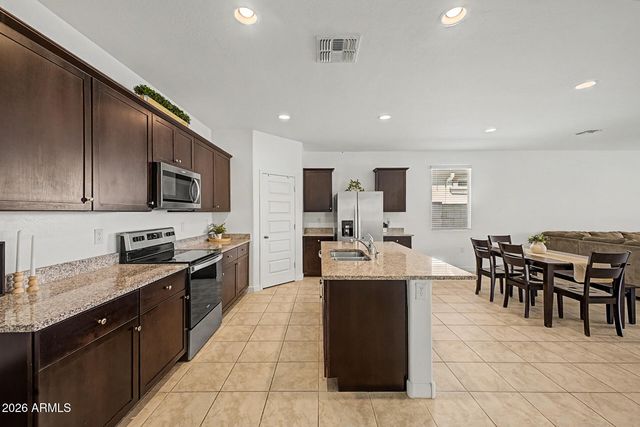 3229 W SHANLEY Avenue, Apache Junction, AZ 85120