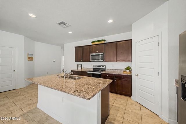 3229 W SHANLEY Avenue, Apache Junction, AZ 85120