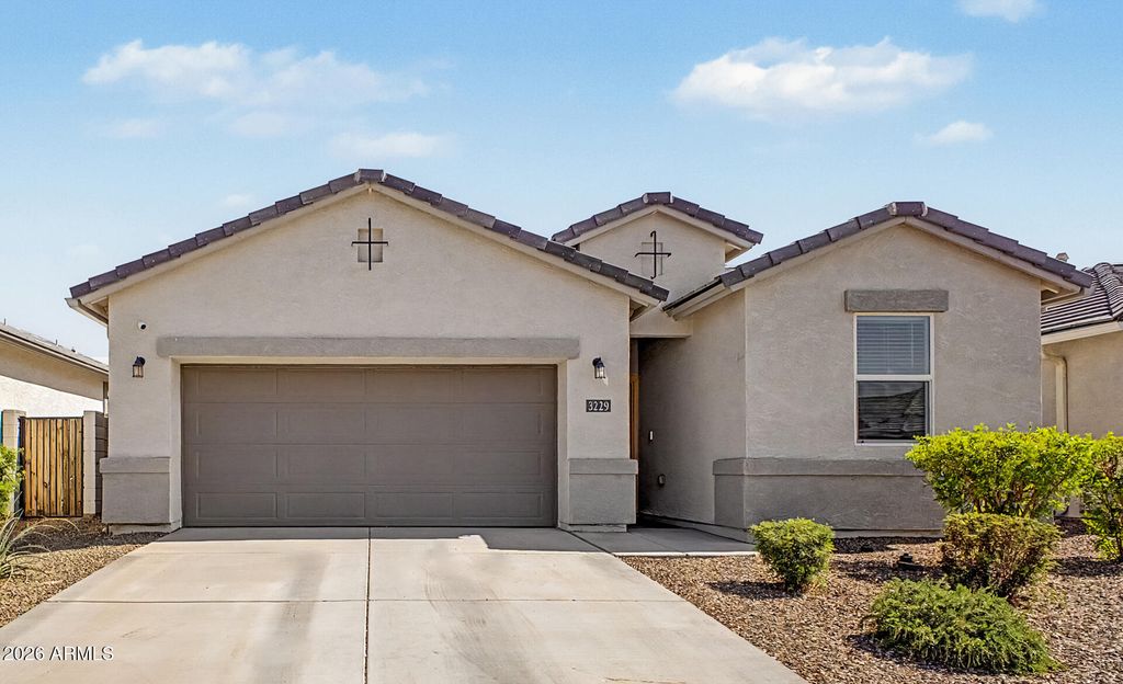 3229 W SHANLEY Avenue, Apache Junction, AZ 85120