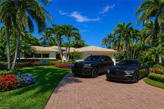 4083 Belair LN, Naples, FL 34103