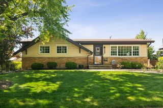 805 E Ironwood Drive, Mount Prospect, IL 60056