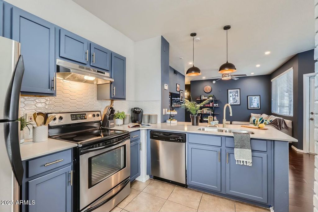Image 3 of property listing at 3302 N 7TH Street 249, Phoenix, AZ 85014