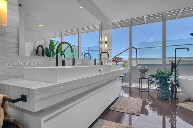 2200 N Ocean Boulevard N804, Fort Lauderdale, FL 33305