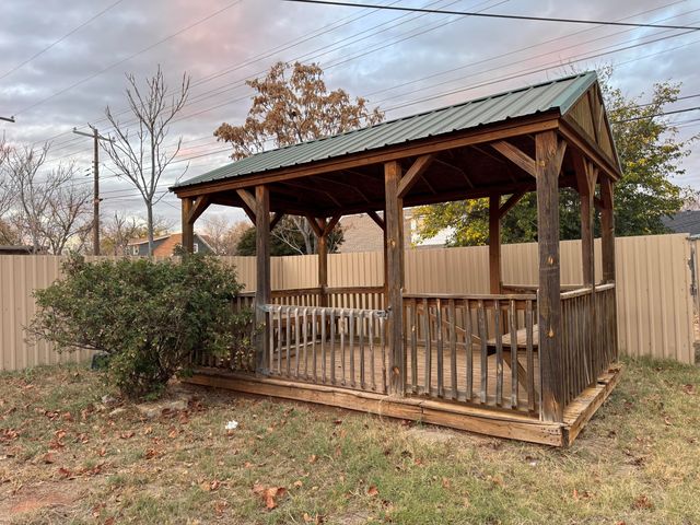 1936 71st Street, Lubbock, TX 79412