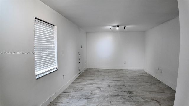 2138 SW 6th St 101, Miami, FL 33135