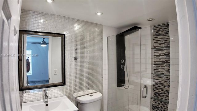 2138 SW 6th St 101, Miami, FL 33135