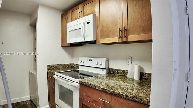 2138 SW 6th St 101, Miami, FL 33135
