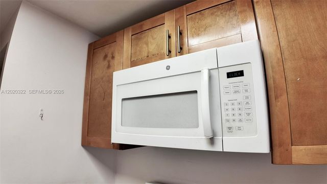 2138 SW 6th St 101, Miami, FL 33135