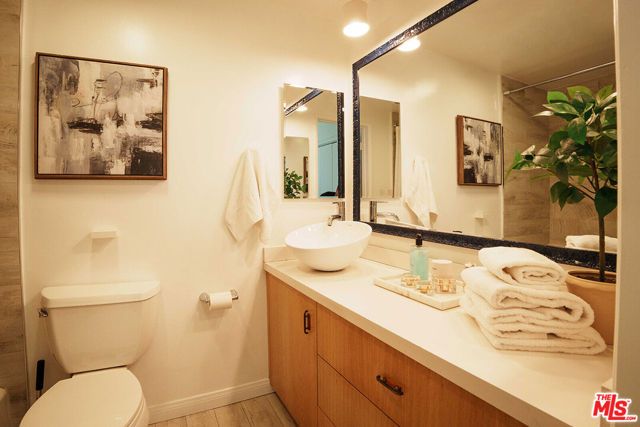 1110 Hacienda Place 207, West Hollywood, CA 90069