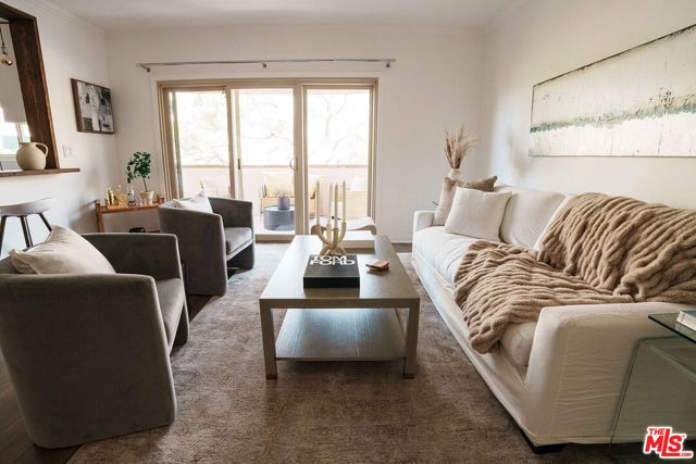 1110 Hacienda Place 207, West Hollywood, CA 90069
