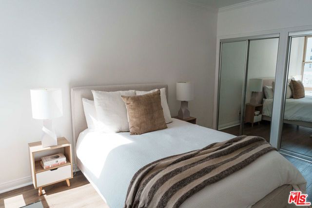 1110 Hacienda Place 207, West Hollywood, CA 90069