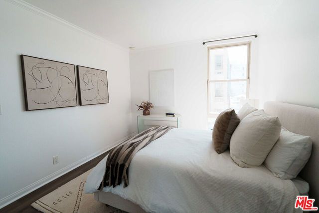 1110 Hacienda Place 207, West Hollywood, CA 90069