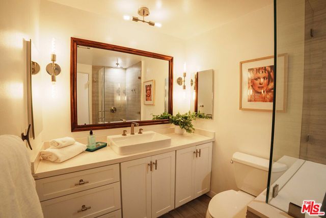 1110 Hacienda Place 207, West Hollywood, CA 90069