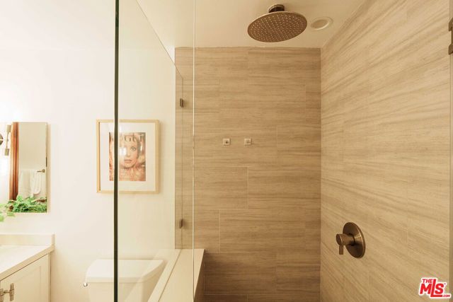 1110 Hacienda Place 207, West Hollywood, CA 90069