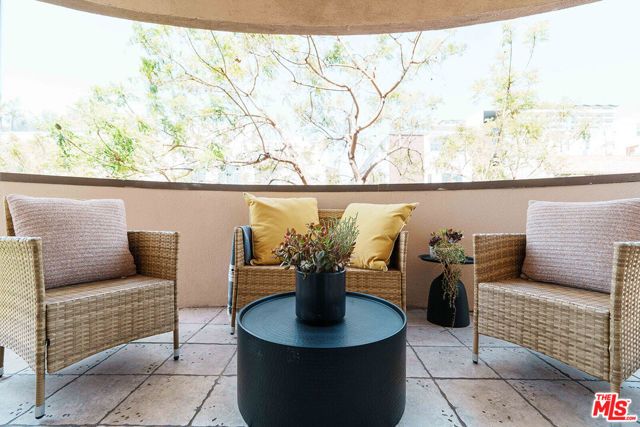 1110 Hacienda Place 207, West Hollywood, CA 90069