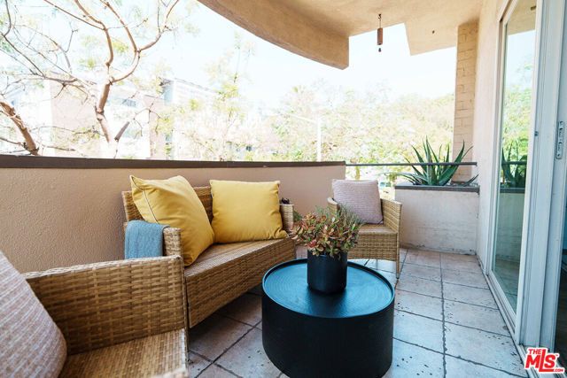 1110 Hacienda Place 207, West Hollywood, CA 90069