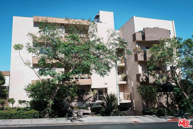 1110 Hacienda Place 207, West Hollywood, CA 90069