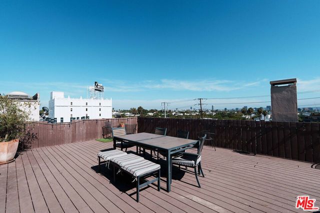 1110 Hacienda Place 207, West Hollywood, CA 90069