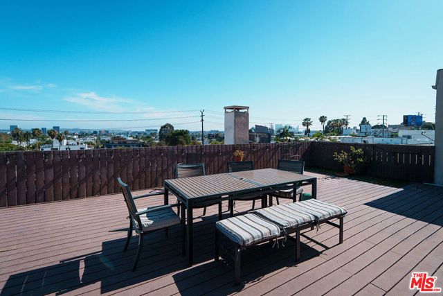 1110 Hacienda Place 207, West Hollywood, CA 90069