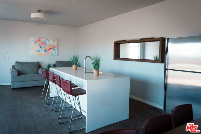 1110 Hacienda Place 207, West Hollywood, CA 90069