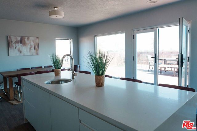 1110 Hacienda Place 207, West Hollywood, CA 90069