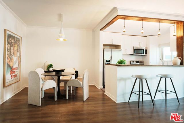 1110 Hacienda Place 207, West Hollywood, CA 90069