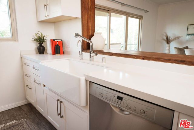 1110 Hacienda Place 207, West Hollywood, CA 90069