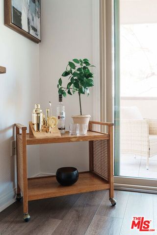 1110 Hacienda Place 207, West Hollywood, CA 90069