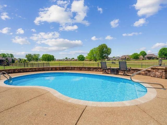 70 LEWIS FAIRWAY CIR, Oakland, TN 38060