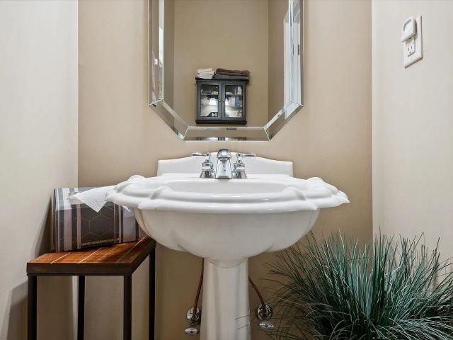 70 LEWIS FAIRWAY CIR, Oakland, TN 38060