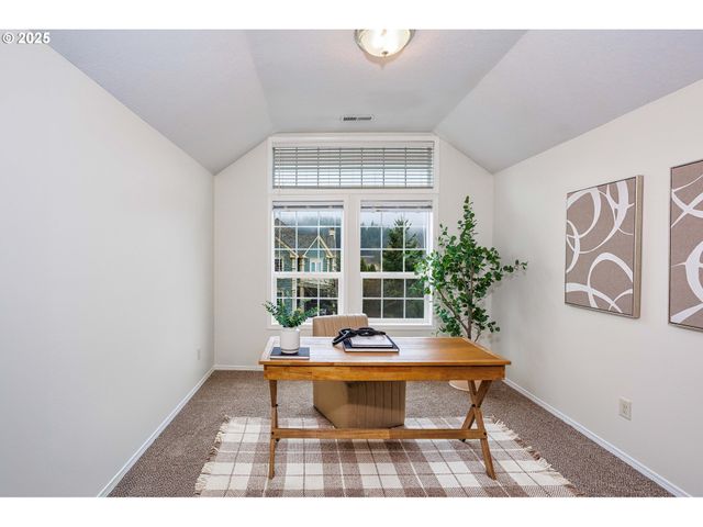 11544 Se HIGHLAND Loop, Clackamas, OR 97015