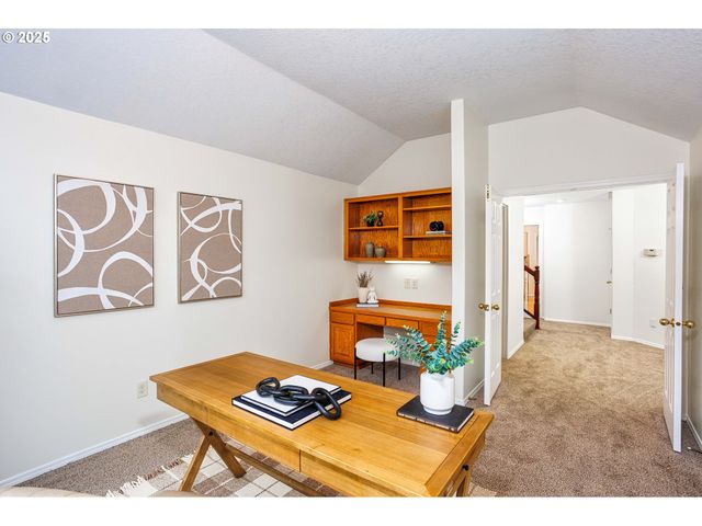 11544 Se HIGHLAND Loop, Clackamas, OR 97015