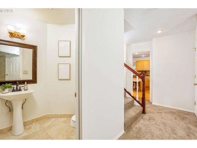 11544 Se HIGHLAND Loop, Clackamas, OR 97015